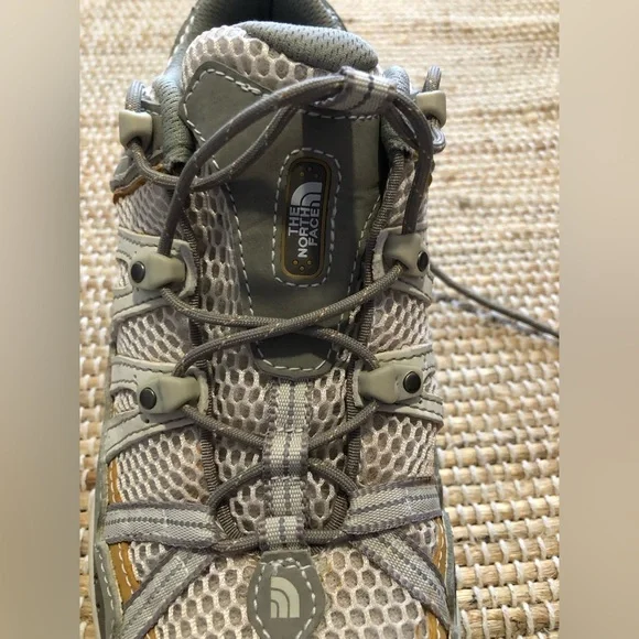 NORTH FACE Sz 8.5/40 Euro Great support for running/walking/hiking! - Picture 2 of 3